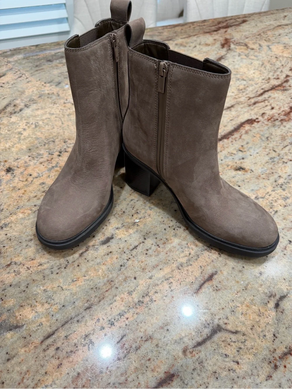 Vionic Brown Nubuck Suede Block Heel Ankle Boots Size 8.5